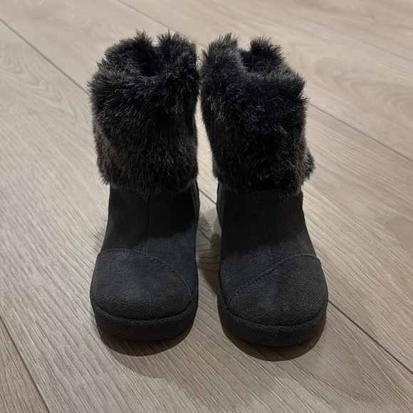Kids “Ugg-Style” Fur Boots - Picture 1 of 5